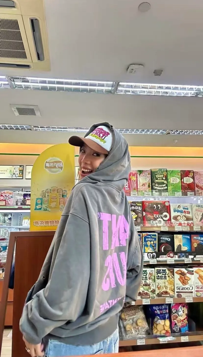 Style No. S111 P320💰 (450g version) SSSAINT LOUIS splash-ink logo long-sleeved zipper hoodie sweatshirt is made of 450g dense cotton fabric, with a loose fit. Same style for men and women.   Size S-XL